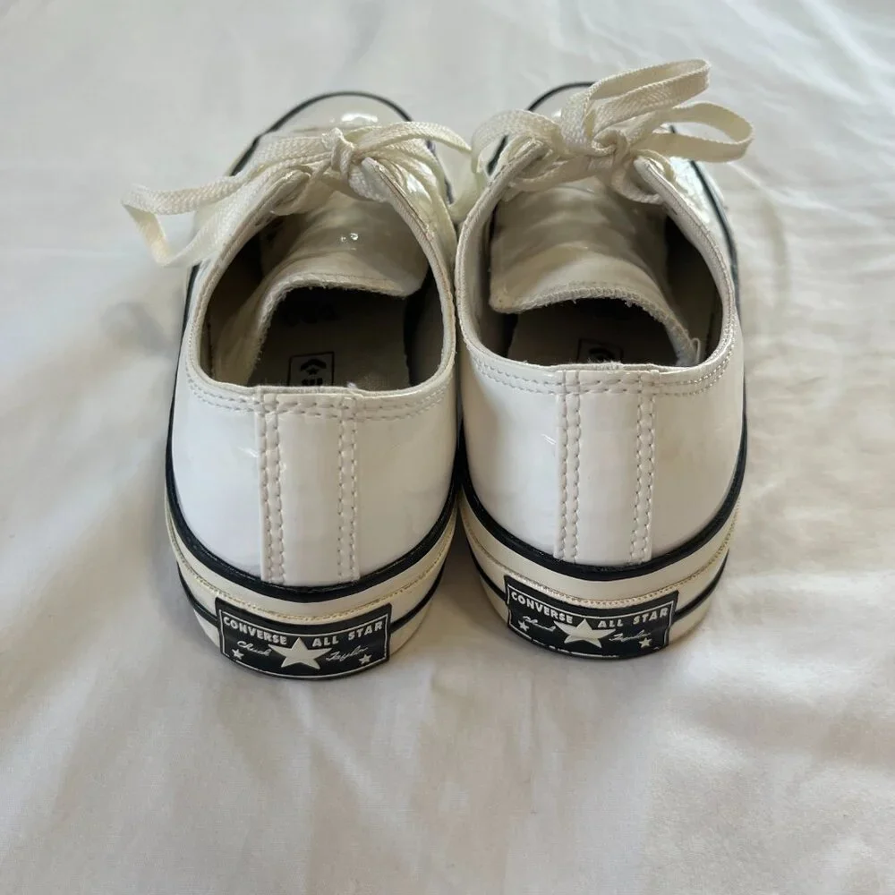 Converse Chuck Taylor White Faux Leather Low Top Converse | Size 6